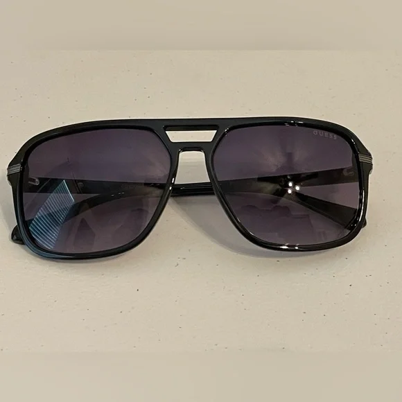Guess GF5071 01B Shiny Black/Gradient Smoke Square Sunglasses. EUC - Picture 2 of 7